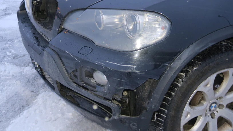 Keine Kontrolle mehr: In Ziegelbrücke fuhr ein 18-Jähriger unkontrolliert über ein Parkplatzareal und prallte anschliessend in einen Zaun.