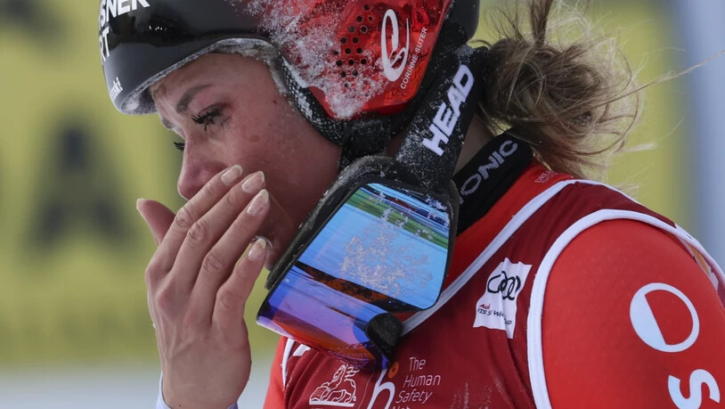 Das Gesicht von Corinne Suter ist nach dem Sturz am vergangenen Freitag in der Abfahrt in Cortina d'Ampezzo arg lädiert