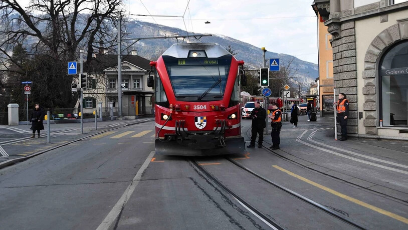 Trotz Vollbremsung kam es zur Kollision: Die Grabenstrasse blieb nach dem Unfall für 20 Minuten gesperrt.