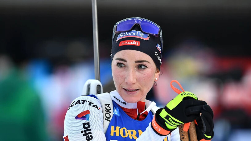 Aita Gasparin mit nachdenklichem Blick. Sie triff alle zehn Scheiben, trotzdem beträgt der Rückstand für die Verfolgung anderthalb Minuten.