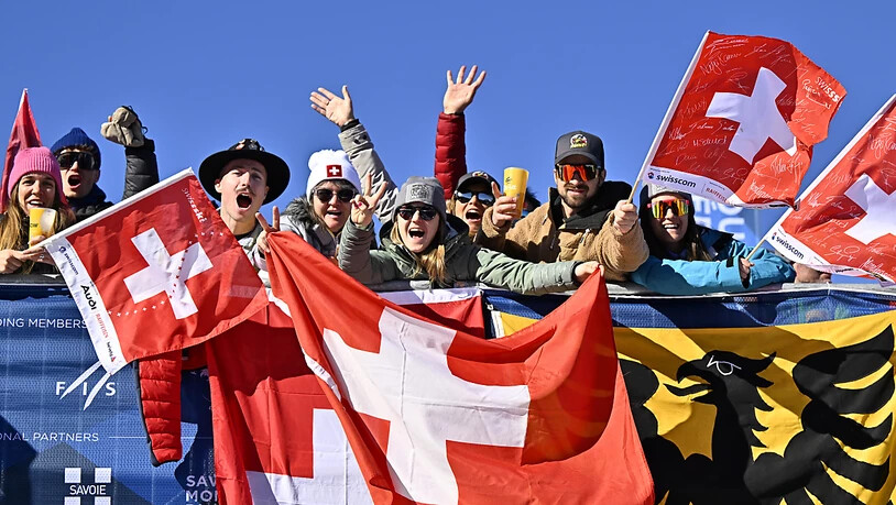 Die Schweizer Fans werden in der Abfahrt der Männer nicht enttäuscht