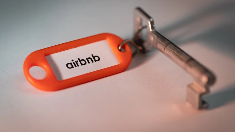 Die Ferienwohnungs-Plattform Airbnb hat sich im letzten Jahr von der Corona-Pandemie erholt. (Archivbild)