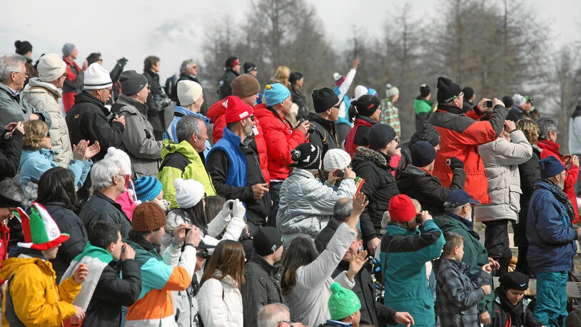Zahlreiche Schaulustige: Am Engadiner tummeln sich stets viel Zuschauerinnen und Zuschauer.