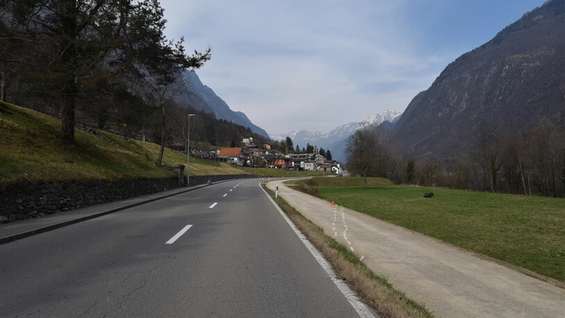 Selbstunfall: Der 21-jährige Töfffahrer touchierte rechtsseitig die Leitplanke.