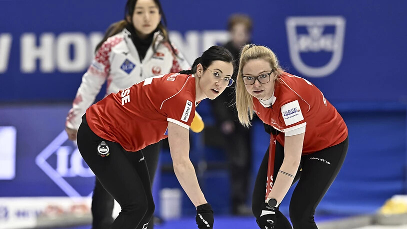 Carole Howald (links) und Alina Pätz mit koordiniertem Wischeinsatz