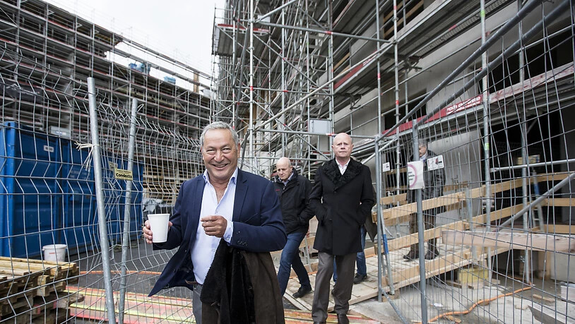 Die Firma des ägyptischen Investors Samih Sawiris (vorne im Bild), Orascom DH, hat 2022 wieder einen Gewinn verzeichnet. (Archivbild)