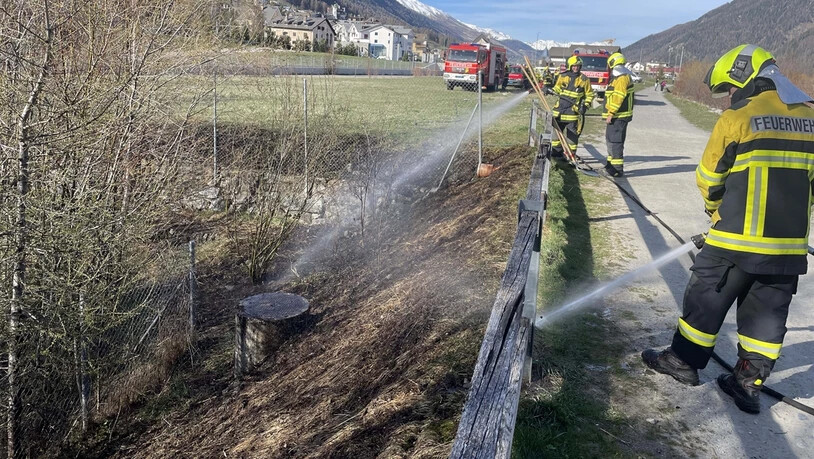 Weitere Ausbreitung verhindert: Die Mitglieder der Feuerwehr Samedan-Pontresina konnten das Feuer löschen.