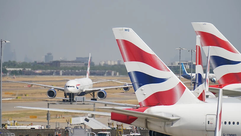 ARCHIV - Der Flughafen Heathrow ist von technischen Problemen betroffen. Foto: Jonathan Brady/PA Wire/dpa