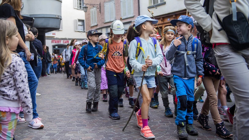 Impressionen: Hier durchqueren die Schülerinnen und Schüler die Churer Altstadt.