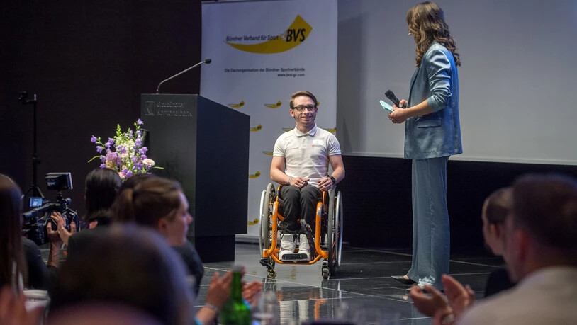 Strahlender Sieger: Emiglio Pargätzi erhält den Preis als Behindertensportler des Jahres 2023.