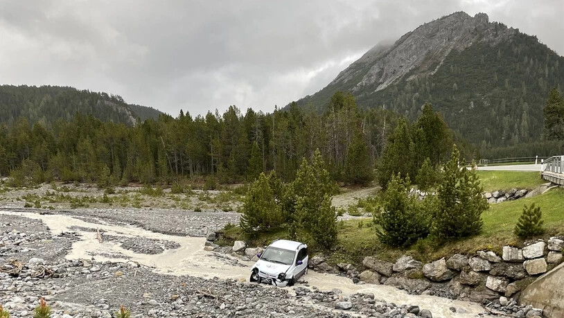 Glück im Unglück: Nach dem Selbstunfall konnte der 45-jährige Autofahrer mit leichten Verletzungen selbständig die Polizei alarmieren.