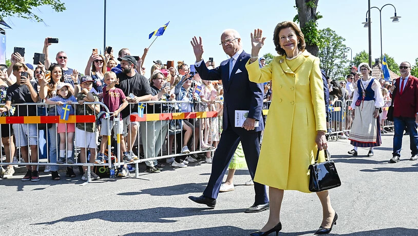 König Carl Gustaf von Schweden und Königin Silvia besuchen am schwedischen Nationalfeiertag Strangnas. Die schwedischen Royals feiern den 500. Jahrestag der Ernennung von Gustav Vasa zum schwedischen König und damit die Gründung des skandinavischen…