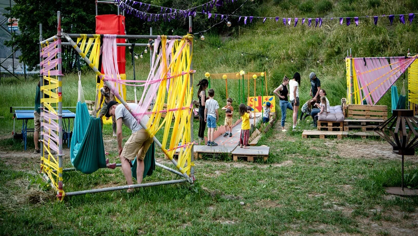 In Chur lädt wieder das Gelände am Polentahügel ein, den Sommer zu geniessen. Das Besondere: Ob Livemusik, Spiele oder Kulinarik – es gibt für alle Altersgruppen etwas.