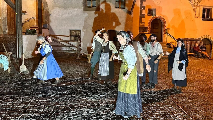 «Girunvalla»: Das Freilichttheater findet auf dem Plaz Grond in Müstair statt.