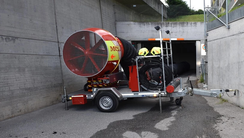Entlüftung: Nach dem Brand im Untergeschoss musste das Gebäude vom Rauch befreit werden.