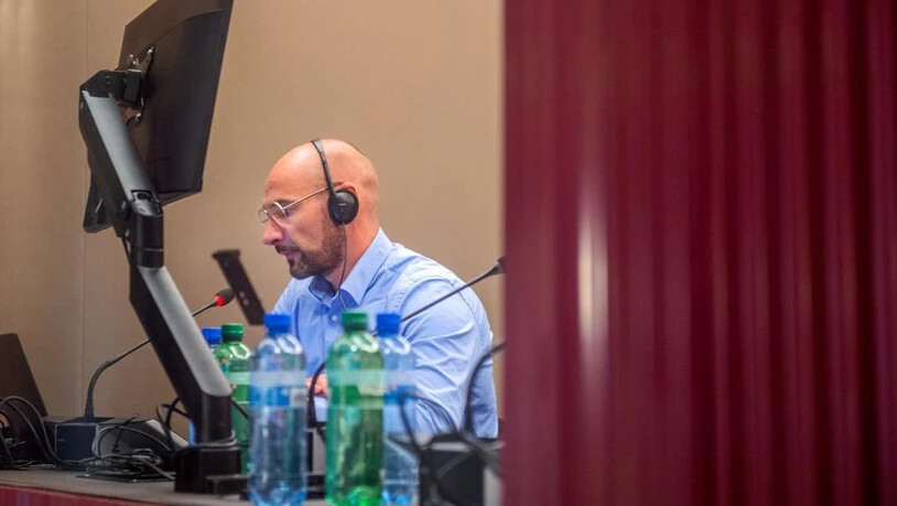 Schnelle Auffassungsgabe und sprachbegabt: Der Bündner Hansmartin Jörimann dolmetscht für Bund und Kanton, aber auch für Firmen. Schnelle Auffassungsgabe und sprachbegabt: Der Bündner Hansmartin Jörimann dolmetscht für Bund und Kanton, aber auch für Firmen.