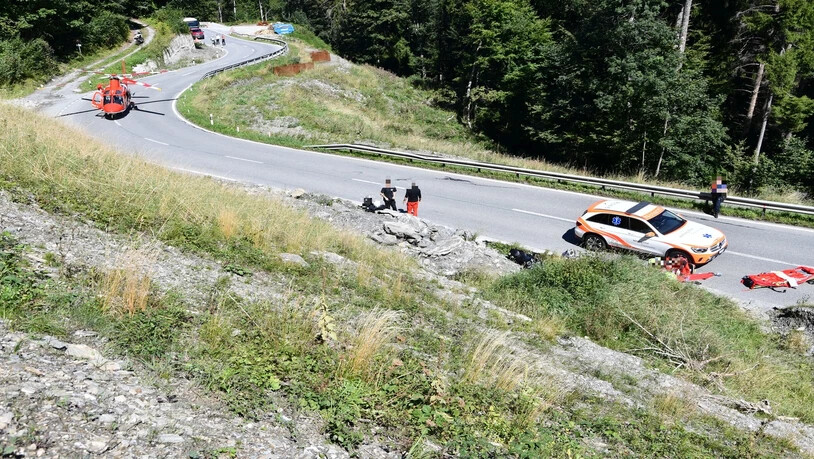 Mit unbestimmten Verletzungen: Nach einem Unfall zwischen Chur und Lenzerheide muss eine Frau mit der Rega ins Spital geflogen werden.