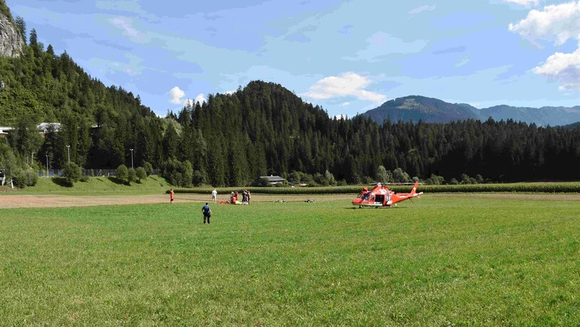 Flugunfall: Am Samstagnachmittag ist in Trin Mulin unterhalb der Sportanlage Prau Davon ein Gleitschirmpilot beim Landeversuch abgestürzt. Der Pilot wurde verletzt.
