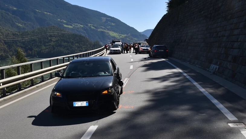 Verkehrsunfall: Vorne das Auto des 24-jährigen Mannes, hinten dasjenige der 55-jährigen Frau.