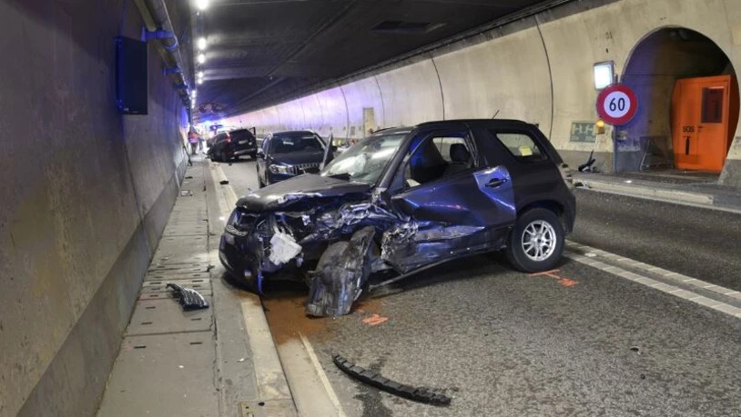 Heftige Kollision: Im Isla-Bella-Tunnel ereignete sich am Sonntagnachmittag ein Unfall.
