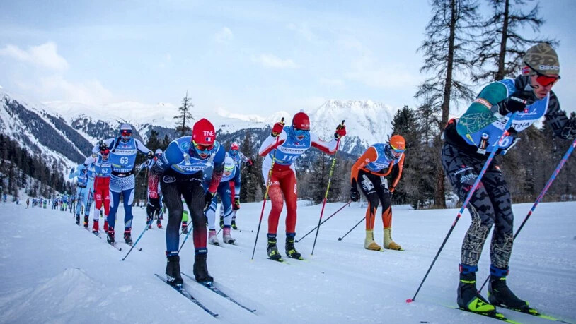 Dynamisch: Die Läufer sind unterwegs bei der zehnten Austragung von La Diagonela im Engadin.