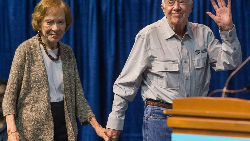 ARCHIV - Rosalynn und Jimmy Carter auf einer Aufnahme von August 2018. Das Paar war 77 Jahre lang verheiratet. Foto: Robert Franklin/South Bend Tribune/dpa