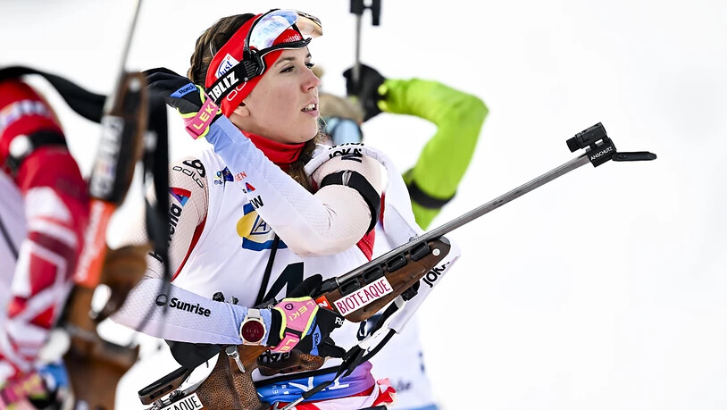 Der Blick auf die Windfähnchen: Im Stehend-Anschlag trifft Lena Häcki-Gross die richtige Entscheidung, nachdem sie sich zuvor liegend hatte täuschen lassen
