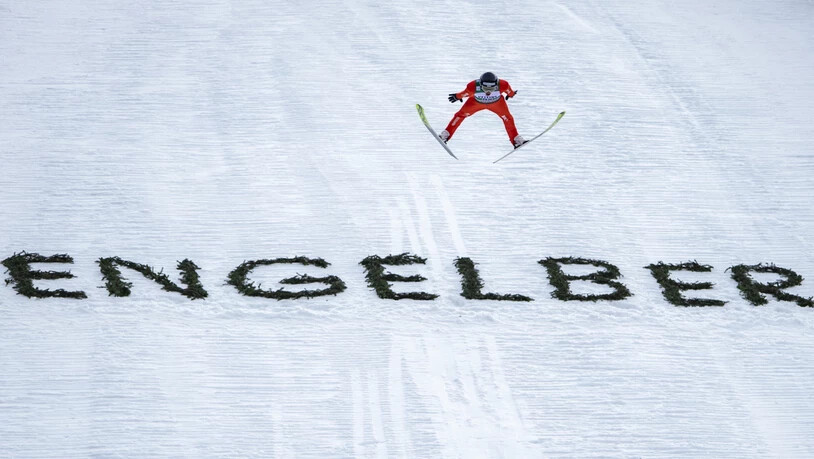 Gregor Deschwanden fliegt auch in Engelberg weit