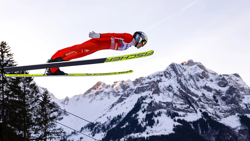Der Oldie Simon Ammann kommt hingegen noch nicht wie gewünscht ins Fliegen