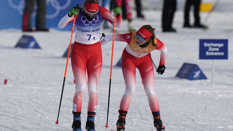 Bündner Duo: Alina Meier (links) und Nadja Kälin laufen an der Tour de Ski.