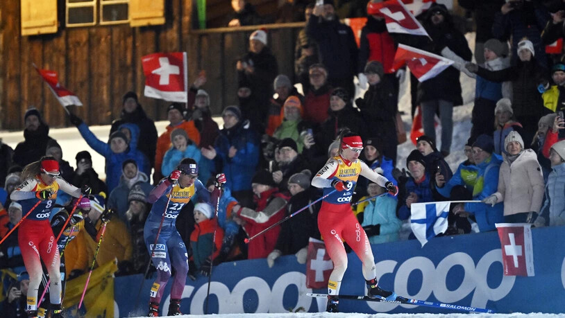 Vorbei an rot-weissen Fahnen: Die Schweizer Athletinnen erleben ein Heimspiel. 