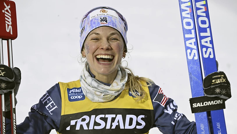 Das Lächeln der Gesamtsiegerin der Tour de Ski? Die Amerikanerin befindet sich vor dem Anstieg zur Alpe Cermis in der Pole-Position