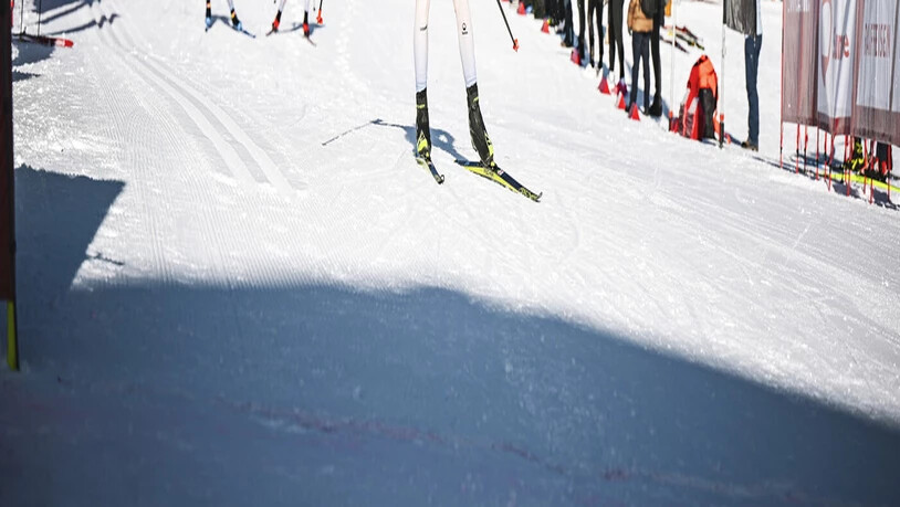 Siegerjubel: Isai Näff streckt den Finger in die Luft. 