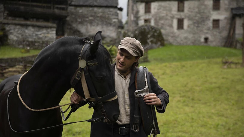 Jakob (Valentin Postlmayr) wünscht sich im Film "Jakobs Ross" nichts sehnlicher als ein Pferd. Er träumt von einem eigenen Kutscherunternehmen, mit dem er viel Geld verdienen möchte.