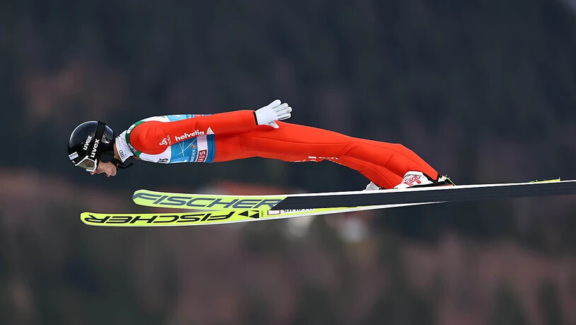 Gregor Deschwanden stürzt sich in die Tiefe (Archivaufnahme)