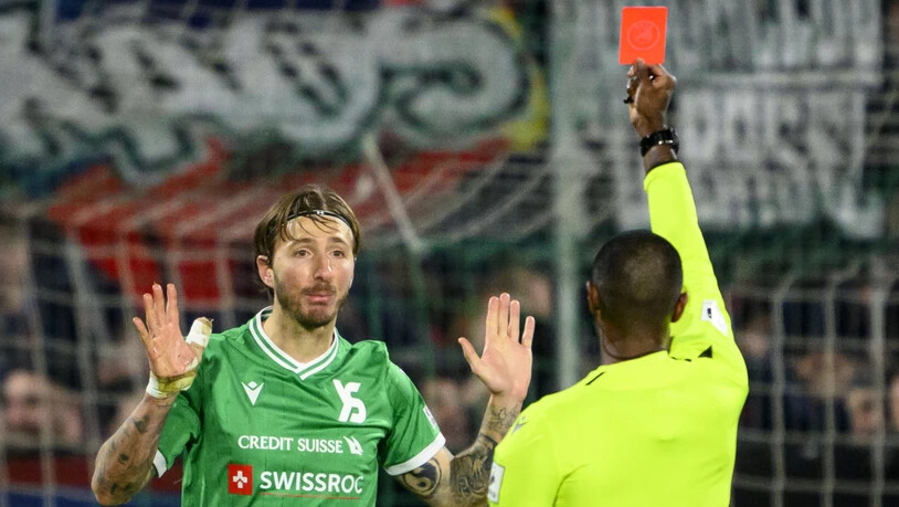 Dario Del Fabro sah die Rote Karte nach einem Notbremse-Foul gegen Thierno Barry