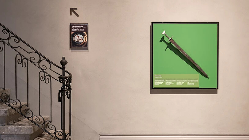 Das Schwert aus dem Buch "Globi im Museum" hängt auch in der Familienausstellung des Landesmuseum. Ein Schmied aus aus Huttwil baute das Schwert nach.