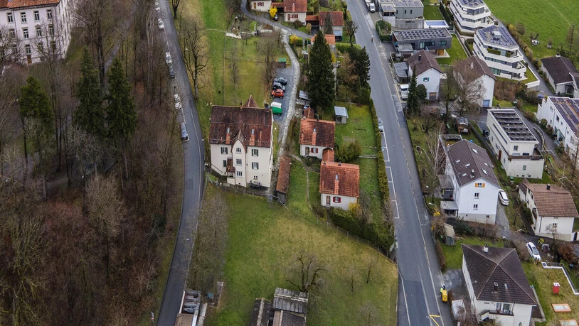 Grosse Überbauung: Der Kanton Graubünden will die zwölf Häuser (Mitte) der Arbeitersiedlung Waldhaus in Chur abreissen und auf dem Areal 125 Wohnungen bauen. Dagegen wehrt sich eine Interessengruppe.