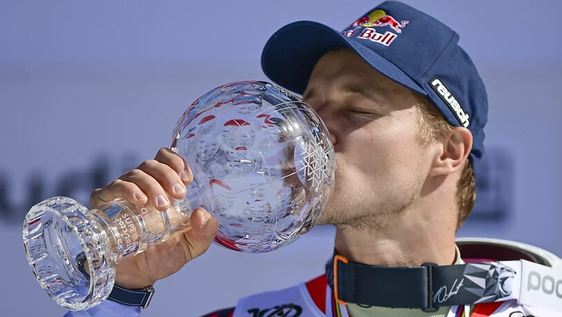 Marco Odermatt gewinnt zum ersten Mal auch die Kugel für den besten Abfahrer des Weltcup-Winters