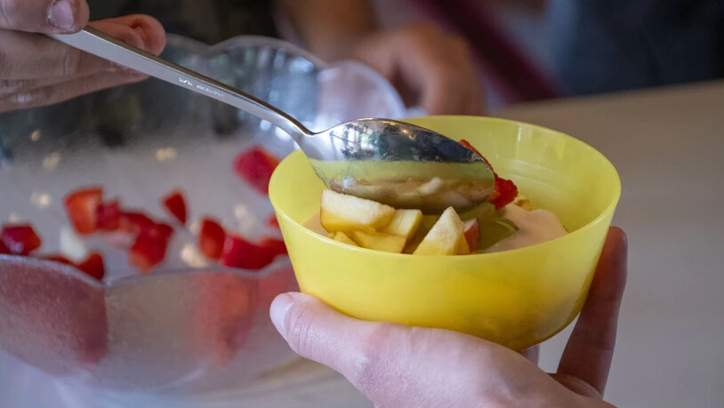 Pausenkiosk mit gesundem Müasli: Eines von vielen gesundheitsfördernden Projekten, die an der Schule Trimmis realisiert werden. 
