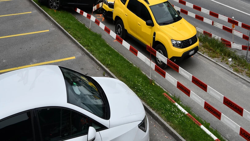 Unfall nur mit Sachschaden: Das Trottoir war zufälligerweise aufgrund einer Baustelle gesperrt.