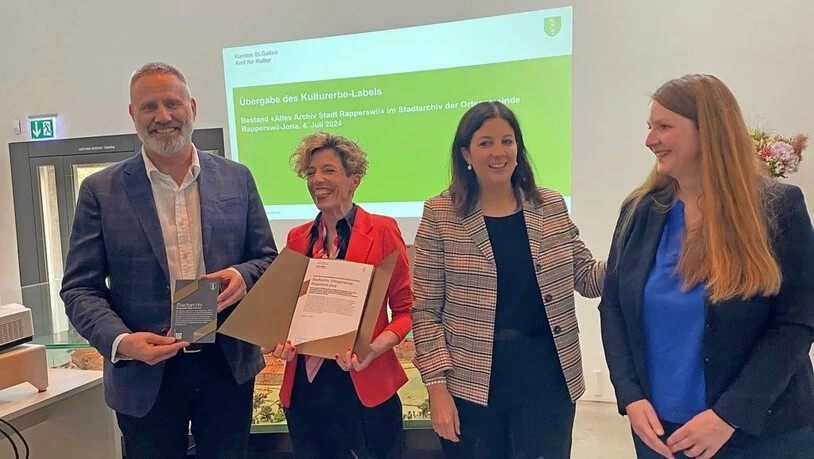 Grosser Moment: Die Verleihung des Kulturerbe-Labels mit Mark Wüst, Michaela Sprotte, Regierungsrätin Laura Bucher und Manuela Reissmann.  
