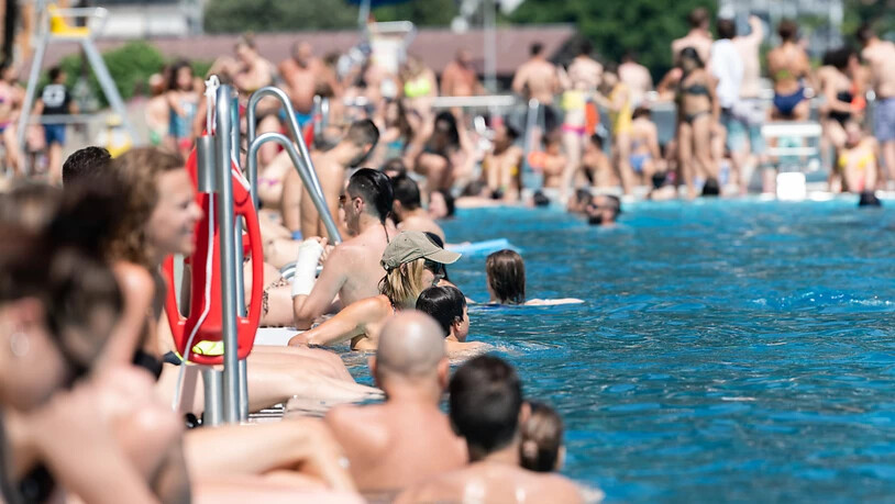 Ähnliche Bilder wie hier in Lugano im Jahr 2022 dürfte es über das Wochenende mit einer neuen Hitzewelle geben. (Archivbild)