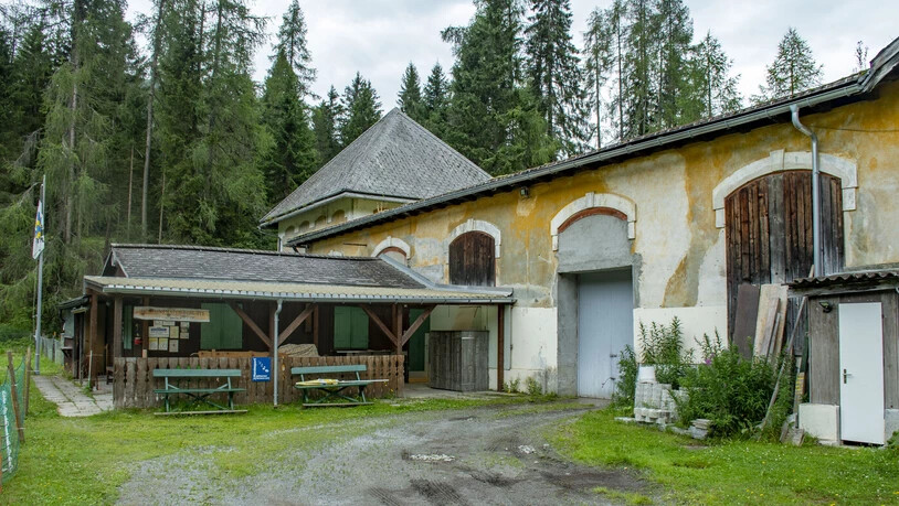 Auf der Nordseite des noch bestehenden Gebäudes hat sich die «Hundesport und Agilitygruppe SC-OG Davos Laret» eingerichtet.
