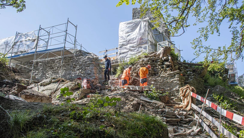 Eng: Die Platzverhältnisse auf der Baustelle sind bescheiden.