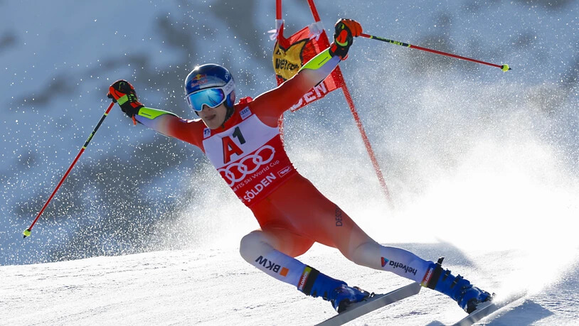 Mit klarer bester Zwischenzeit scheidet Marco Odermatt beim Riesenslalom in Sölden im ersten Lauf aus