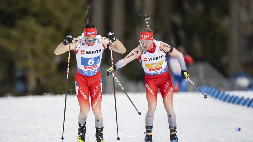 Solider Auftakt ohne Exploit: Sebastian Stalder (re.) schickt Niklas Hartweg, den Schlussläufer der Schweizer Mixed-Staffel, auf die Schlussrunde