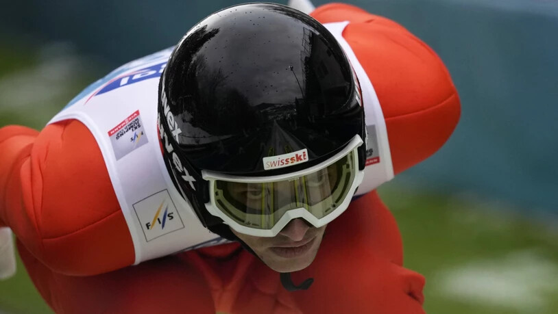 Gregor Deschwanden hofft, dass bis zum zweiten Springen in Sapporo vom Sonntag sein Material noch ankommt