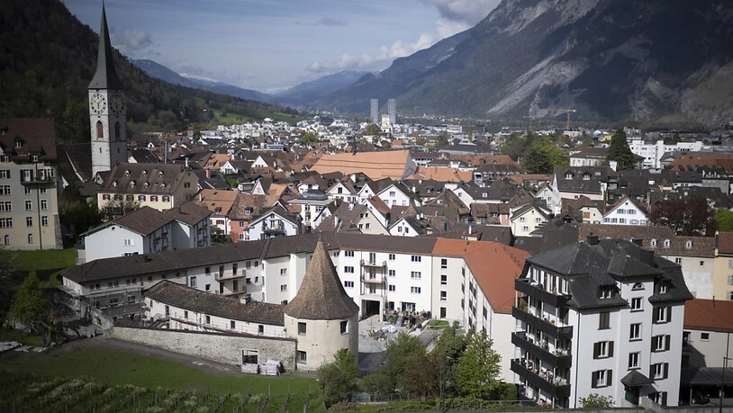 "Sommer in Chur". Die Bündner Hauptstadt verzeichnete als erster Ort nördlich der Alpen 25 Grad. (Arcihvbild)