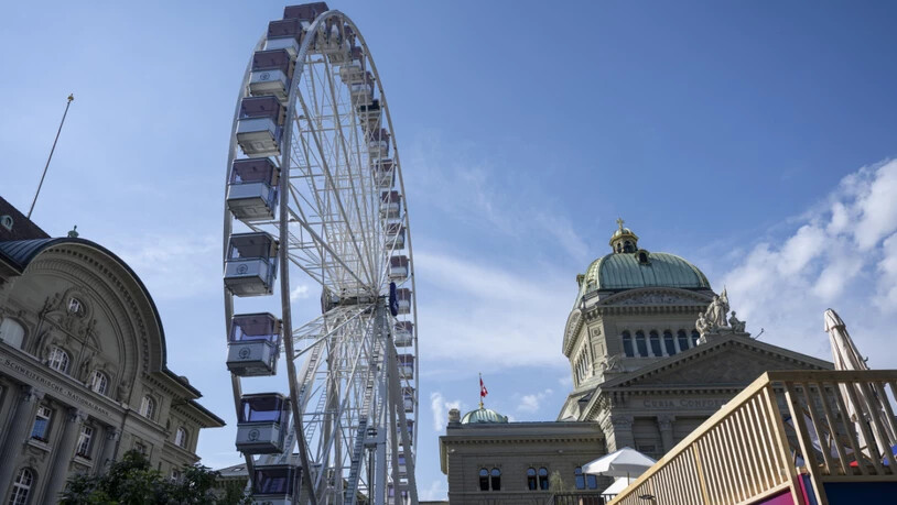 Temporäres Wahrzeichen der EM in Bern: Das Riesenrad auf dem Bundesplatz.